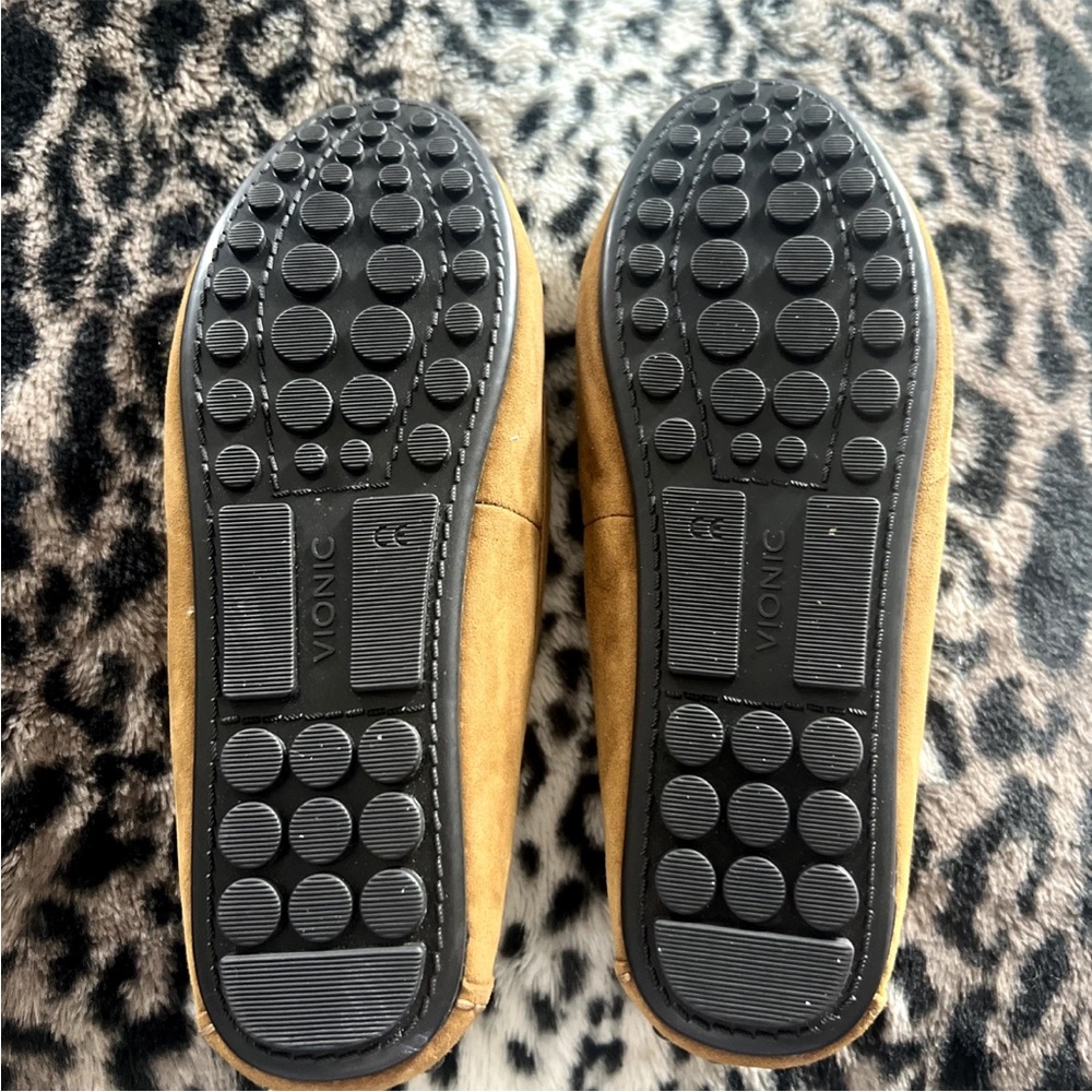 Vionic Cognac Brown Suede Women Sz 8 Driving Loafers with Gold Horsebit Moccasin - Picture 10 of 12